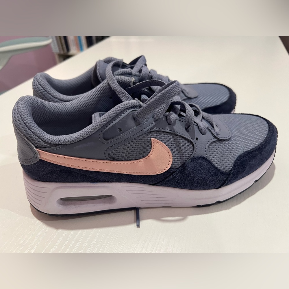 Nike air max. Gently used. Worn twice maybe 3 times.